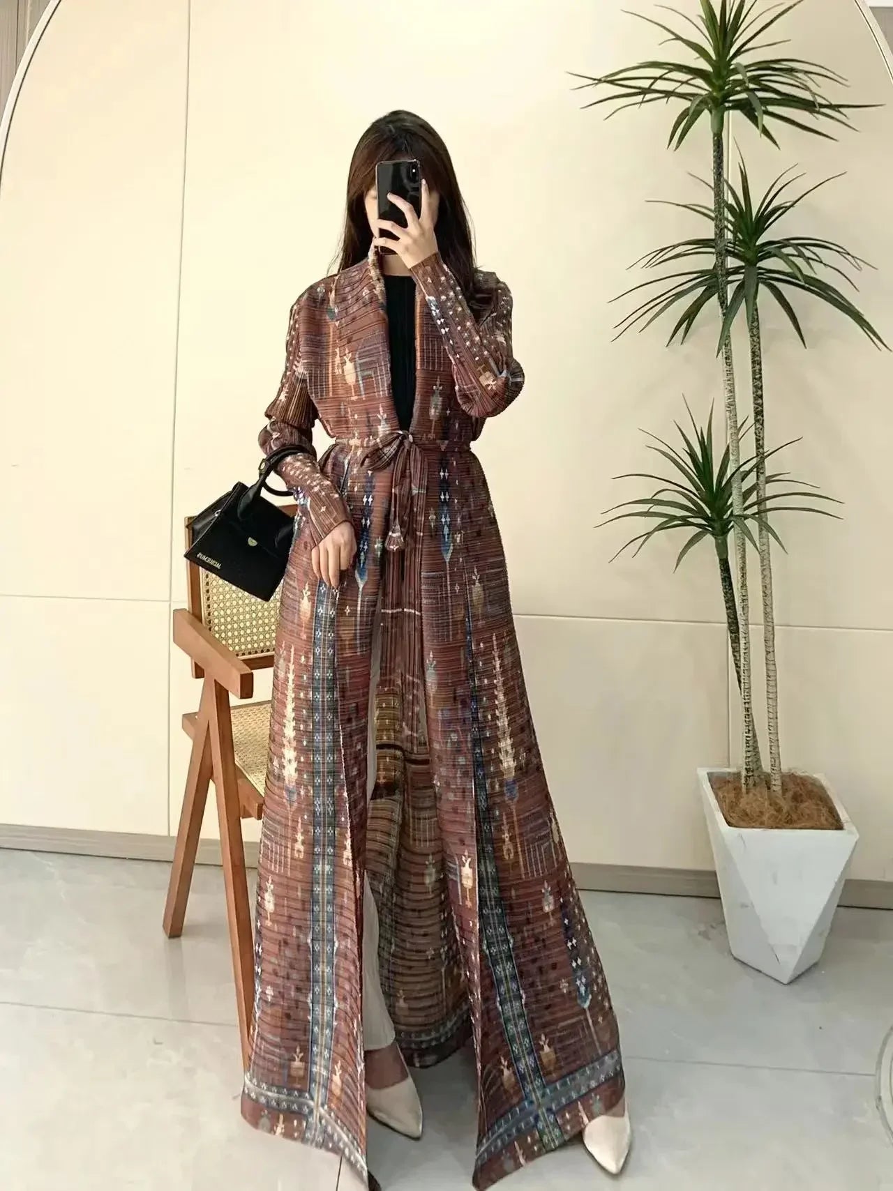 Miyake Pleated 2024 New Folded Collar Long Sleeved Retro Printed Dress Belt for Women Dubai Designer Original Fashion Loose Coat