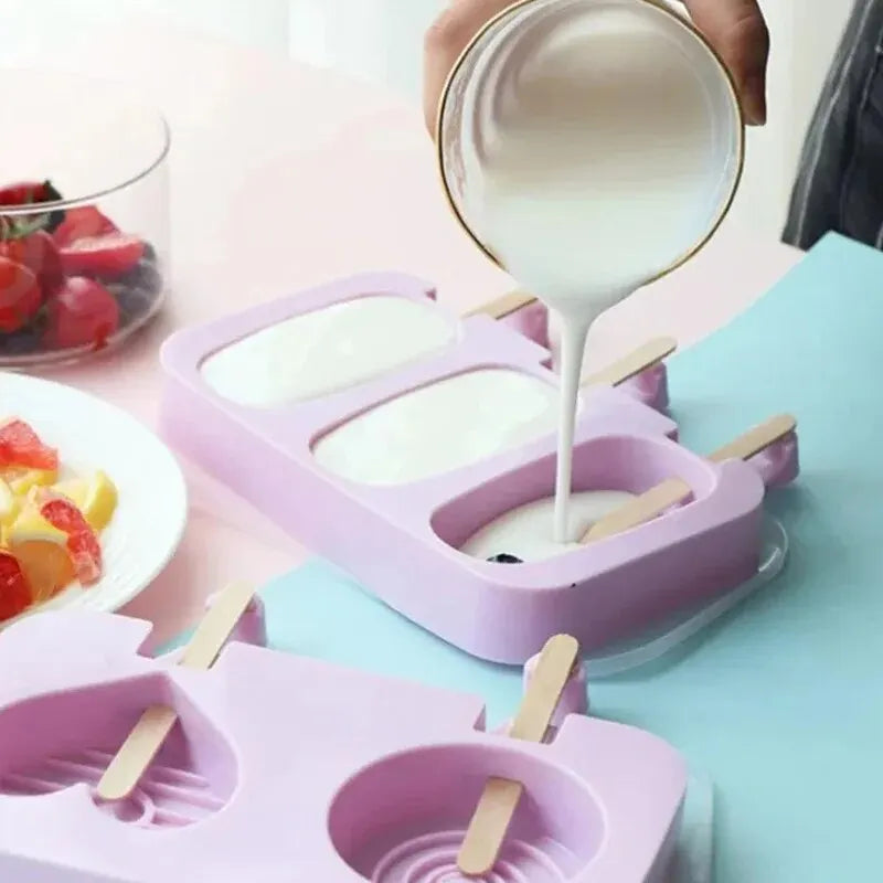 Silicone Ice Cream Mold Popsicle Siamese Molds with Lid DIY Homemade Ice Lolly Mold Cartoon Cute Image Handmade Kitchen Tools