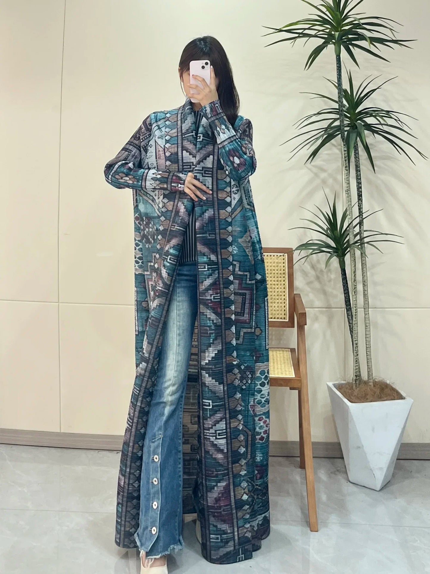 Miyake Pleated 2024 New Folded Collar Long Sleeved Retro Printed Dress Belt for Women Dubai Designer Original Fashion Loose Coat