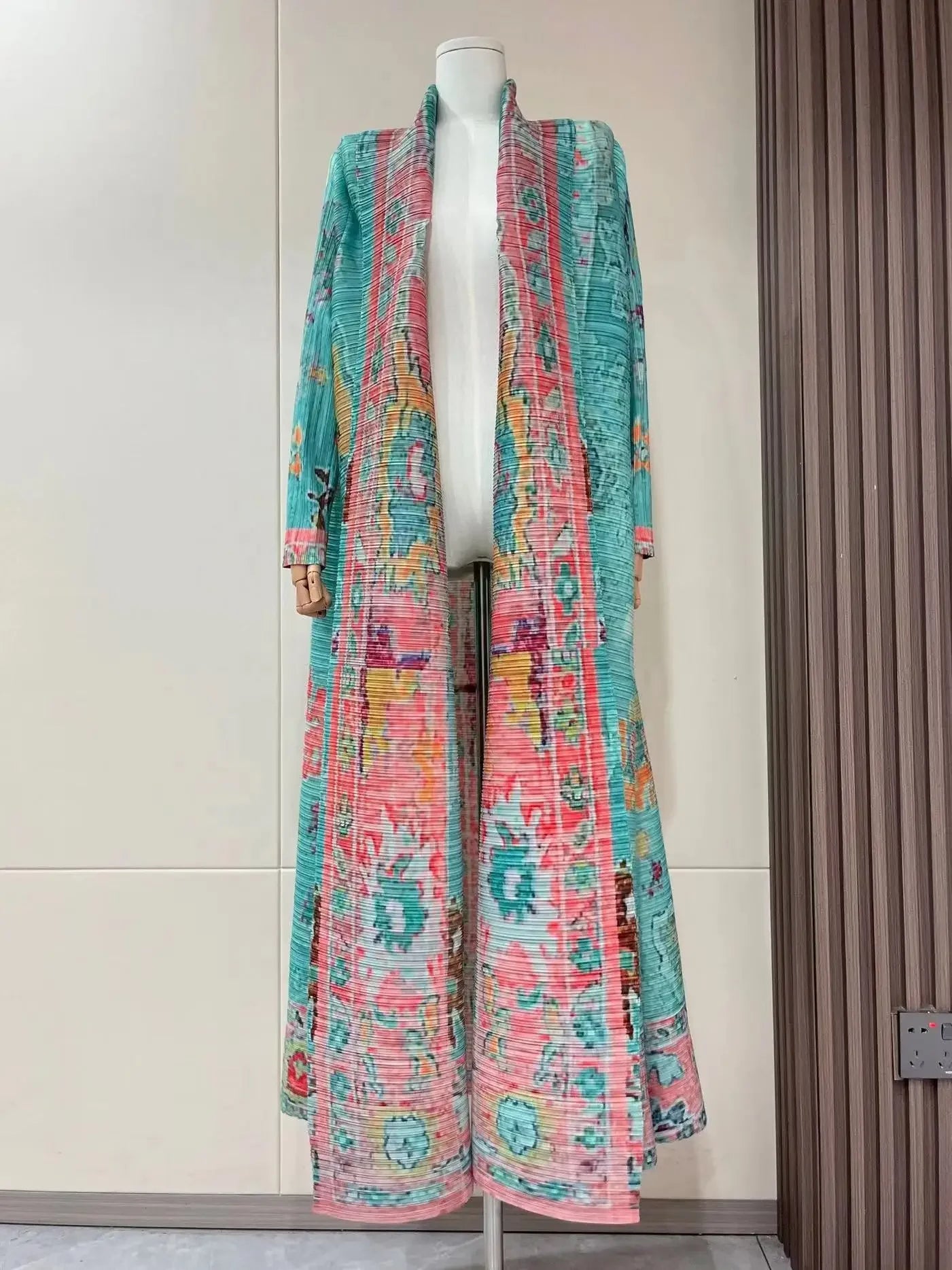 Miyake Pleated 2024 New Folded Collar Long Sleeved Retro Printed Dress Belt for Women Dubai Designer Original Fashion Loose Coat