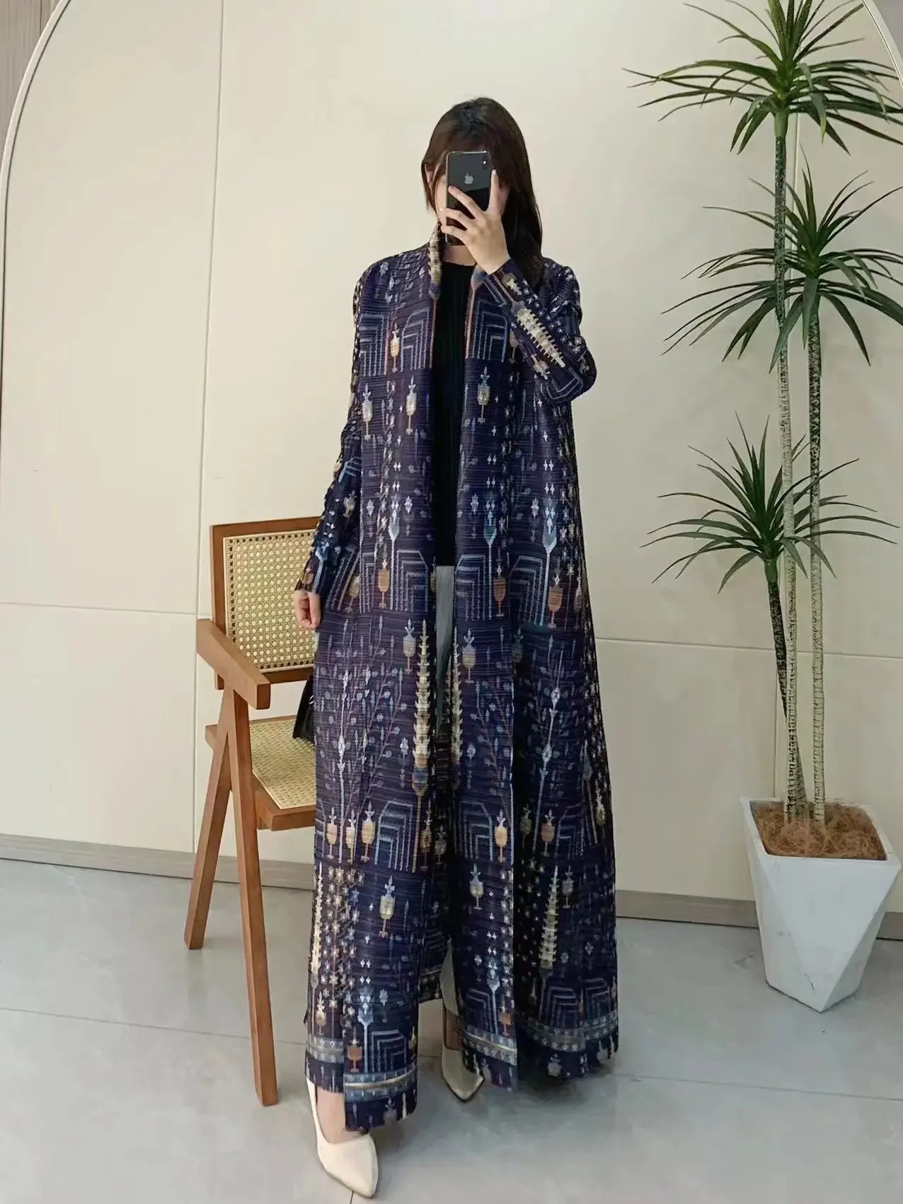 Miyake Pleated 2024 New Folded Collar Long Sleeved Retro Printed Dress Belt for Women Dubai Designer Original Fashion Loose Coat