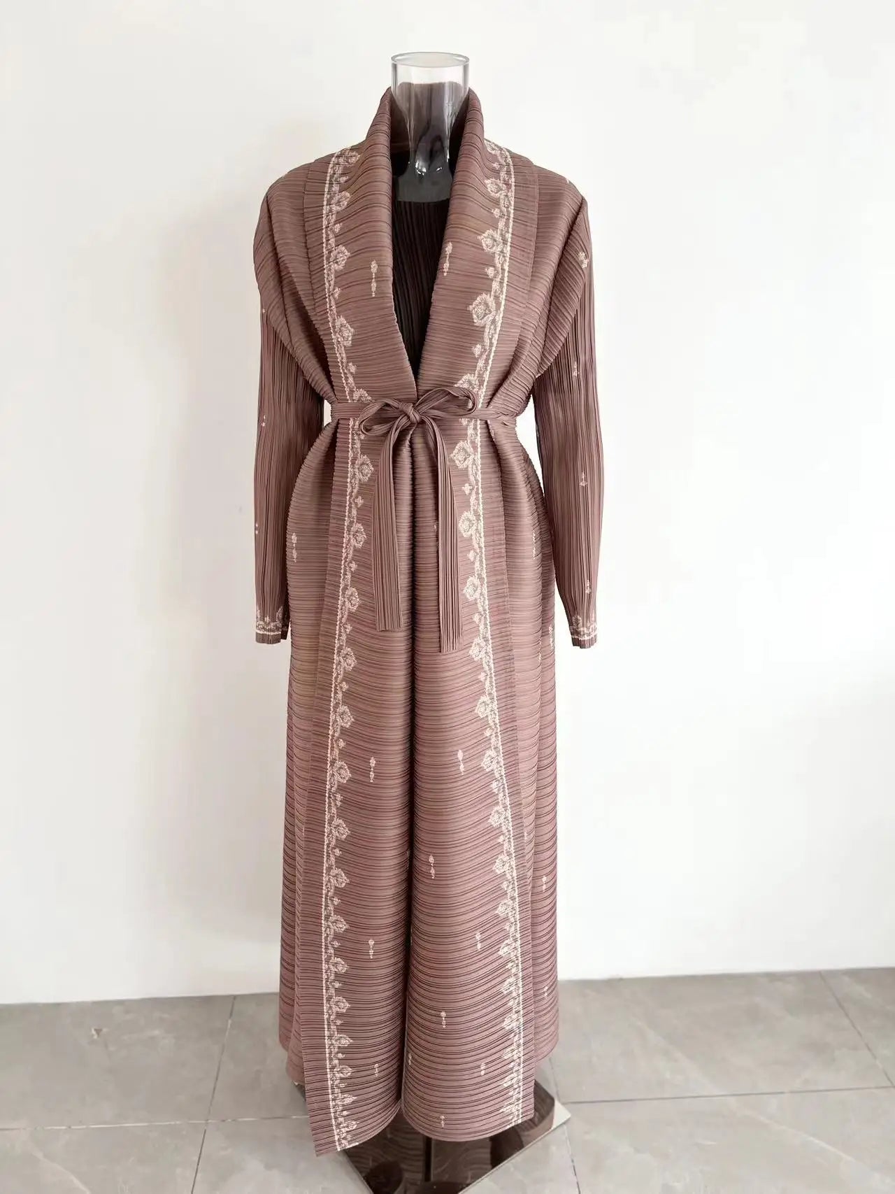 Miyake Pleated 2024 New Folded Collar Long Sleeved Retro Printed Dress Belt for Women Dubai Designer Original Fashion Loose Coat