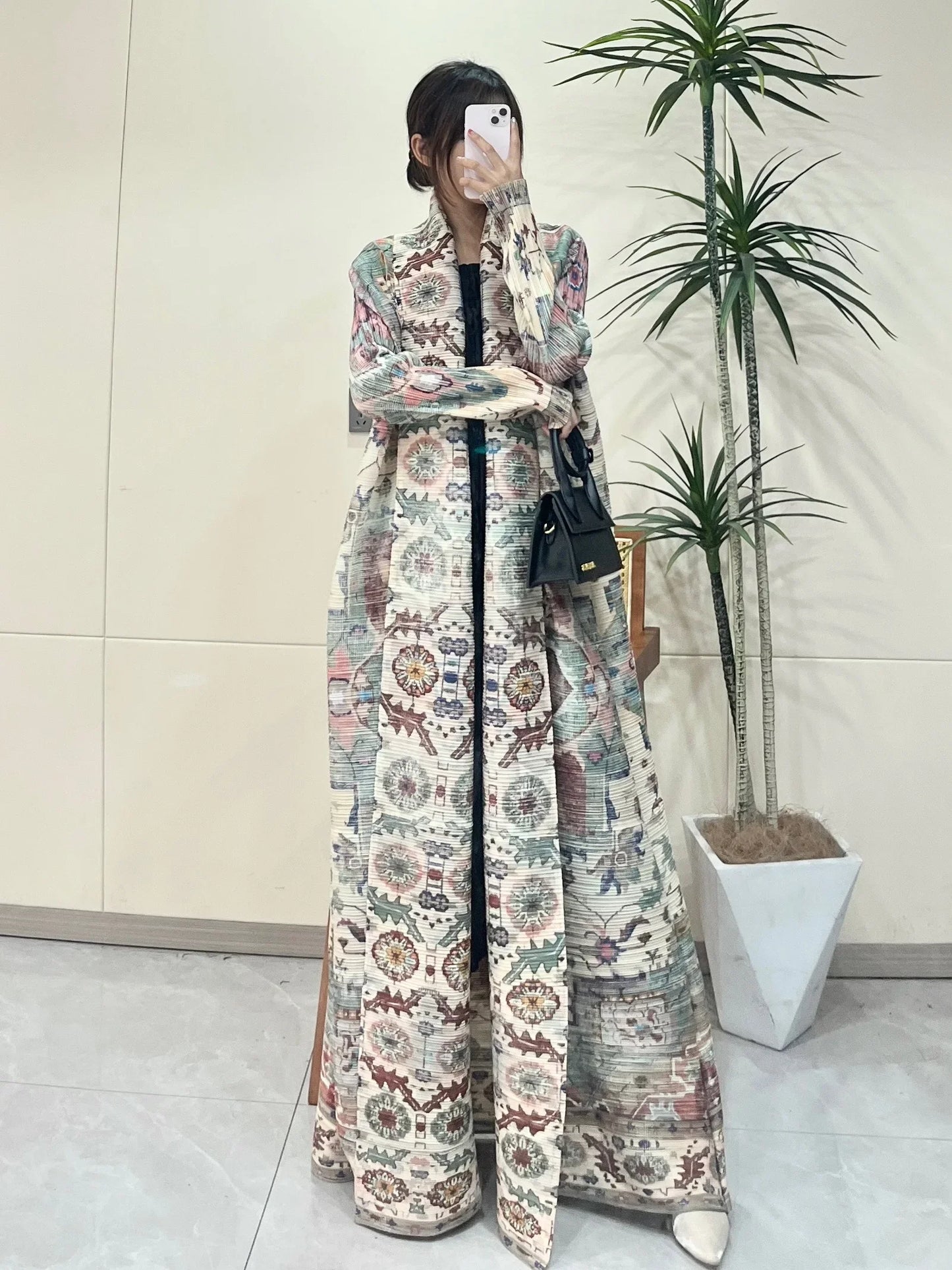 Miyake Pleated 2024 New Folded Collar Long Sleeved Retro Printed Dress Belt for Women Dubai Designer Original Fashion Loose Coat